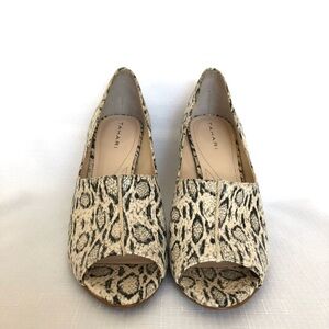 TAHARI ~ Walden ~ Peep Toe Pumps ~ Black & Cream Snakeskin Print ~ Size 9